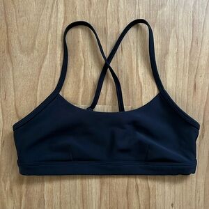 Alo Yoga Airlift Intrigue Bra in black (size small)